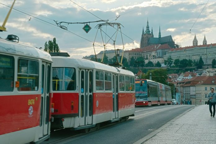 V Praze začaly sloužit nové tramvajové zastávky Hodkovičky Pražská tramvaj v ulici