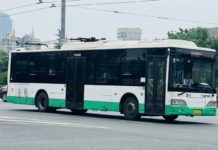 Brno chystá za 800 milionů modernizaci trolejbusové vozovny Komín Trolejbus městské hromadné dopravy na ulici