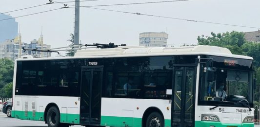 Brno chystá za 800 milionů modernizaci trolejbusové vozovny Komín Trolejbus městské hromadné dopravy na ulici