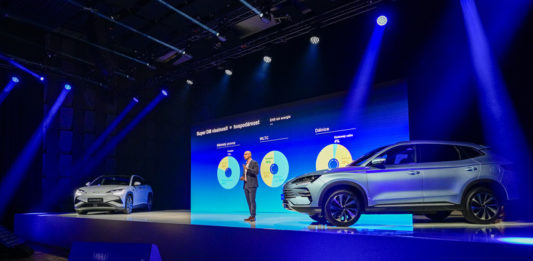 Z Číny do EU se bude ročně dovážet nejvýše 350.000 hybridních vozů